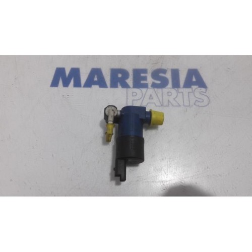 Renault - Clio - Windscreen washer pump