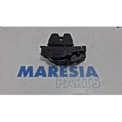 Peugeot - 308 - Tailgate lock mechanism