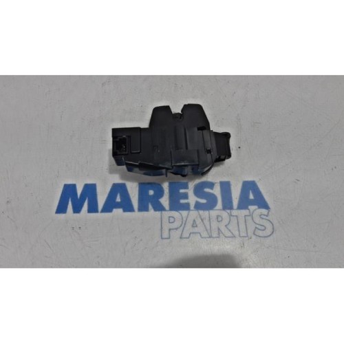 Peugeot - 308 - Tailgate lock mechanism