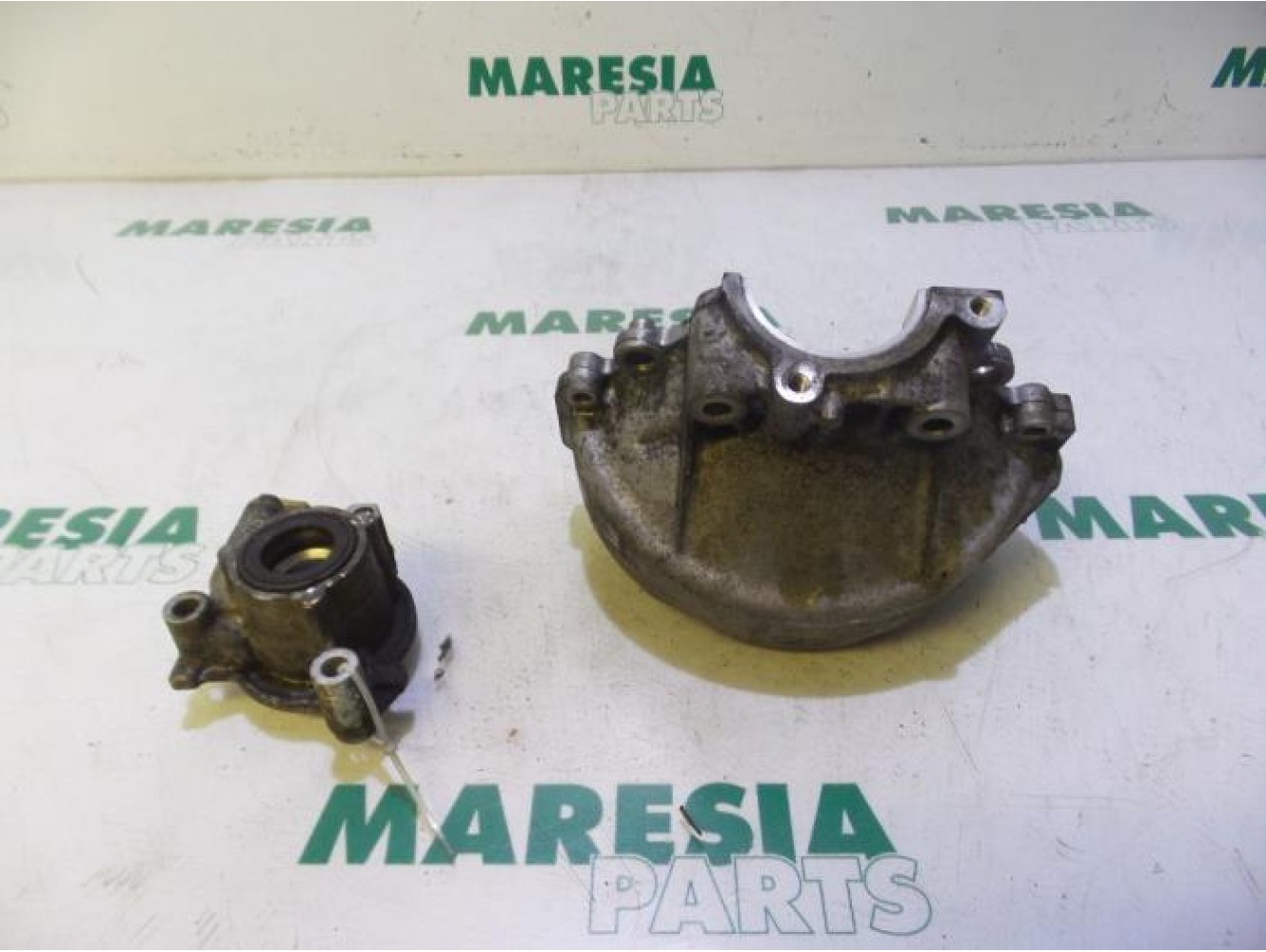 Peugeot - Partner - Gearbox casing