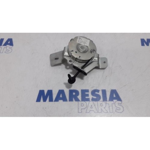 Peugeot - 3008 - Tailgate hinge
