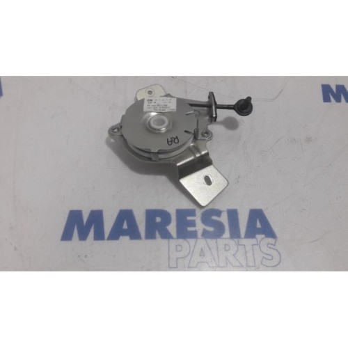 Peugeot - 3008 - Tailgate hinge