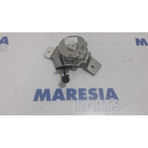 Peugeot - 3008 - Tailgate hinge