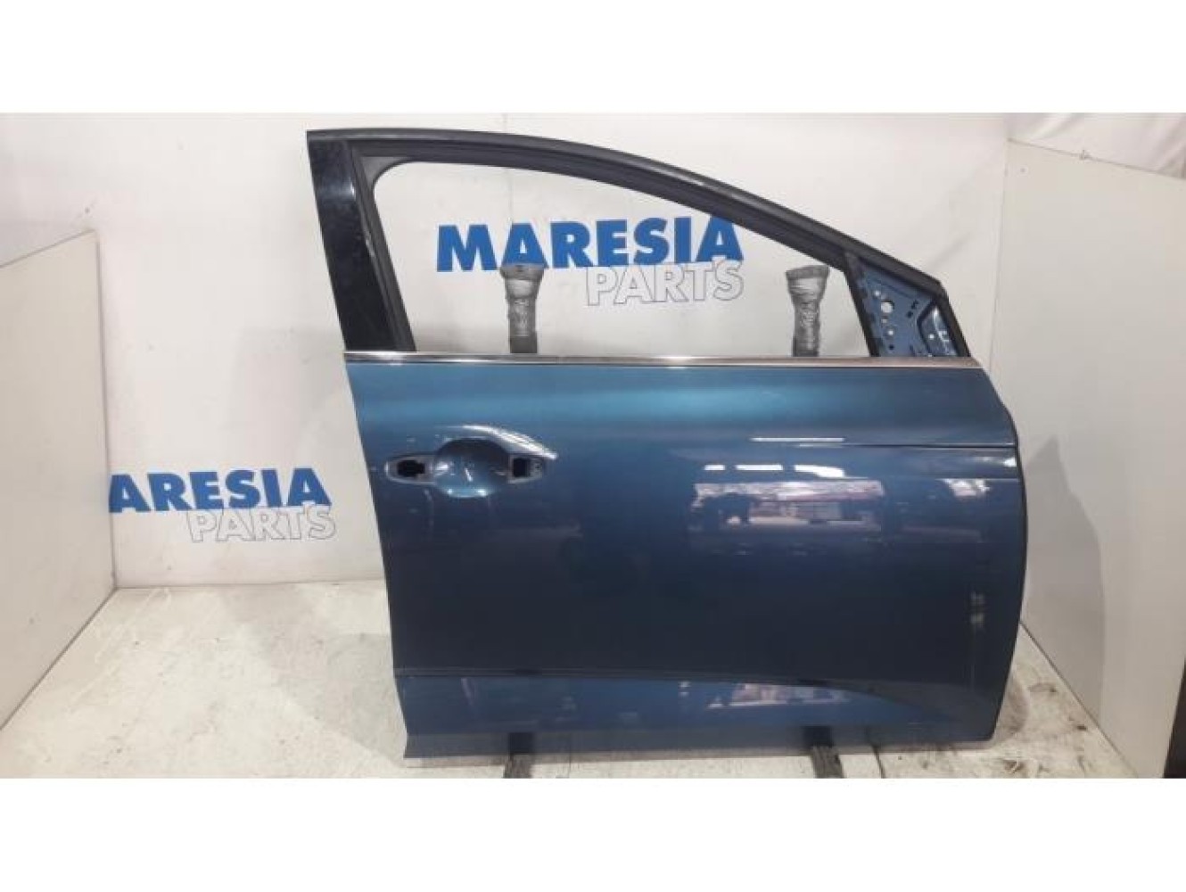 Renault - Megane - Front door 4-door, right