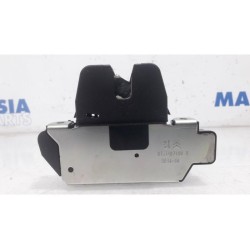 Peugeot - 208 - Tailgate lock mechanism