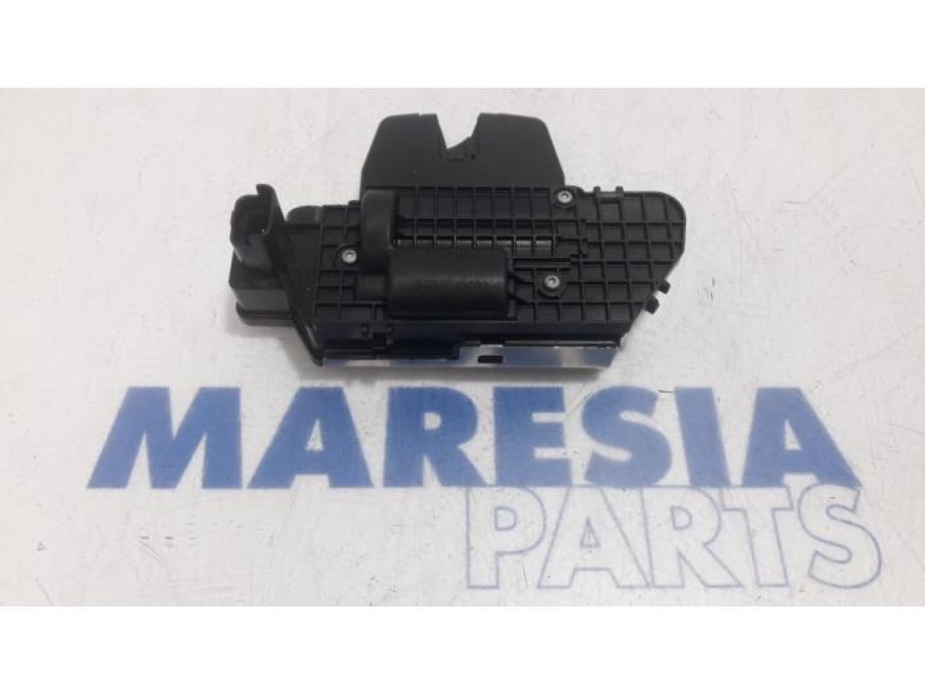 Peugeot - 208 - Tailgate lock mechanism