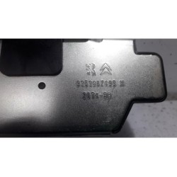 Peugeot - 208 - Tailgate lock mechanism