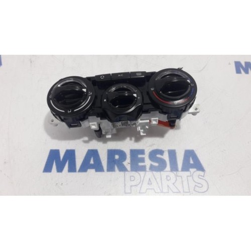 Peugeot - 208 - Panneau de commandes chauffage
