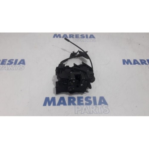 Renault - Megane - Front door lock mechanism 4-door, right