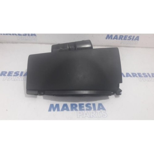 Peugeot - Partner - Glovebox
