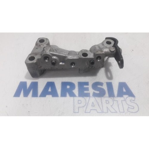 Citroen - C4 Cactus - Engine mount