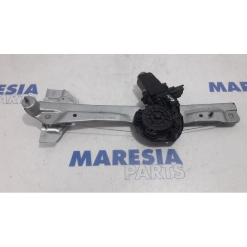 Renault - Scenic - Rear door window mechanism 4-door, right