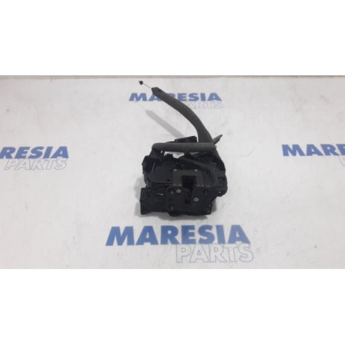 Renault - Scenic - Front door lock mechanism 4-door, right