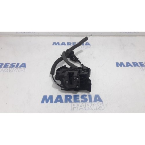 Renault - Scenic - Rear door lock mechanism 4-door, left