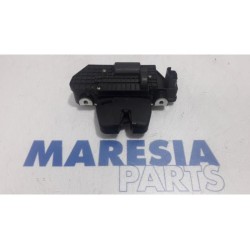 Peugeot - 5008 - Tailgate lock mechanism