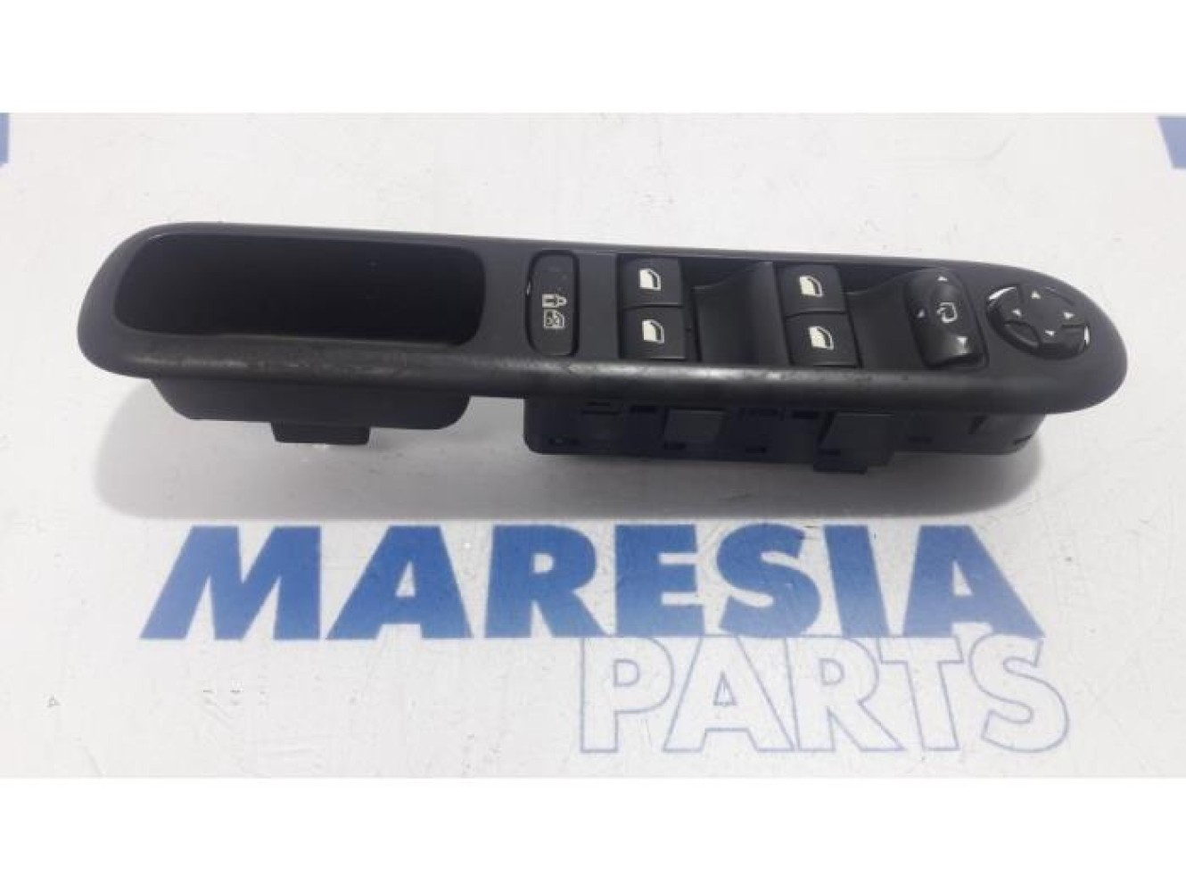 Peugeot - 5008 - Multi-functional window switch