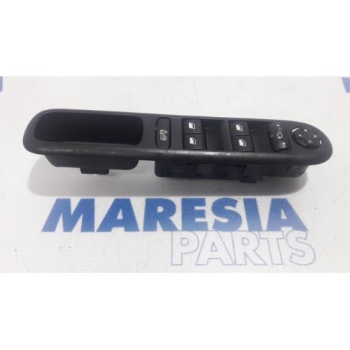 Peugeot - 5008 - Multi-functional window switch