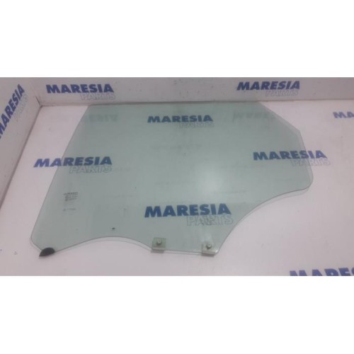 Renault - Scenic - Rear door window 4-door, left