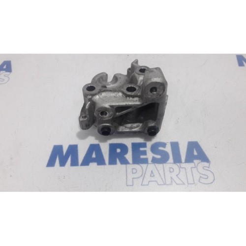 Citroen - Jumpy - Engine mount