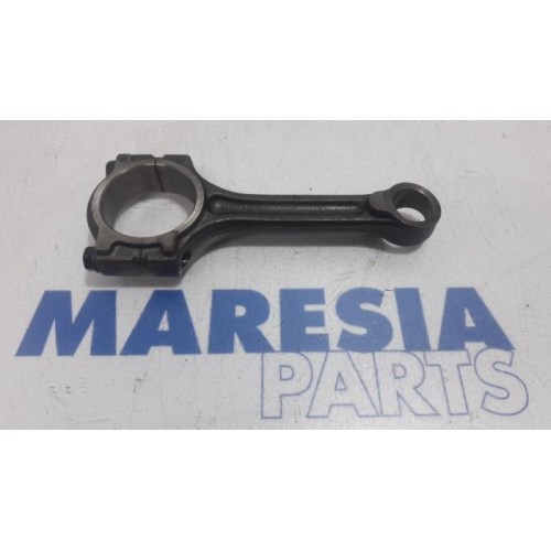 Renault - Captur - Connecting rod