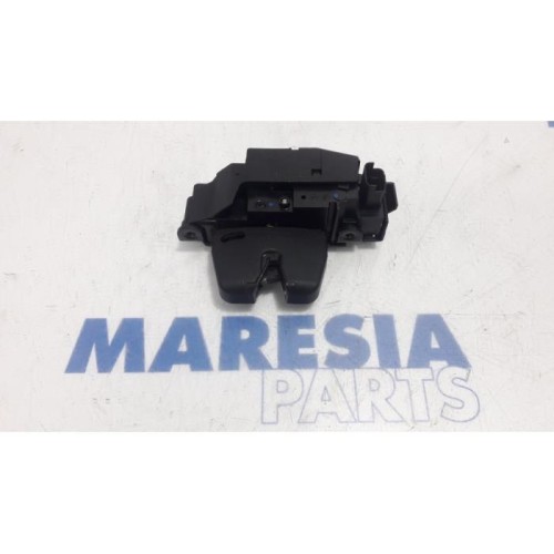 Peugeot - 508 - Tailgate lock mechanism