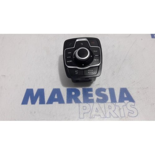 Peugeot - 508 - Panneau de commandes navigation