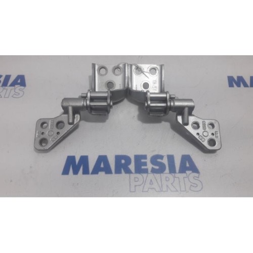 Peugeot - Partner - Rear door hinge, right
