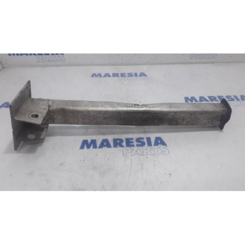 Peugeot - 5008 - Subframe