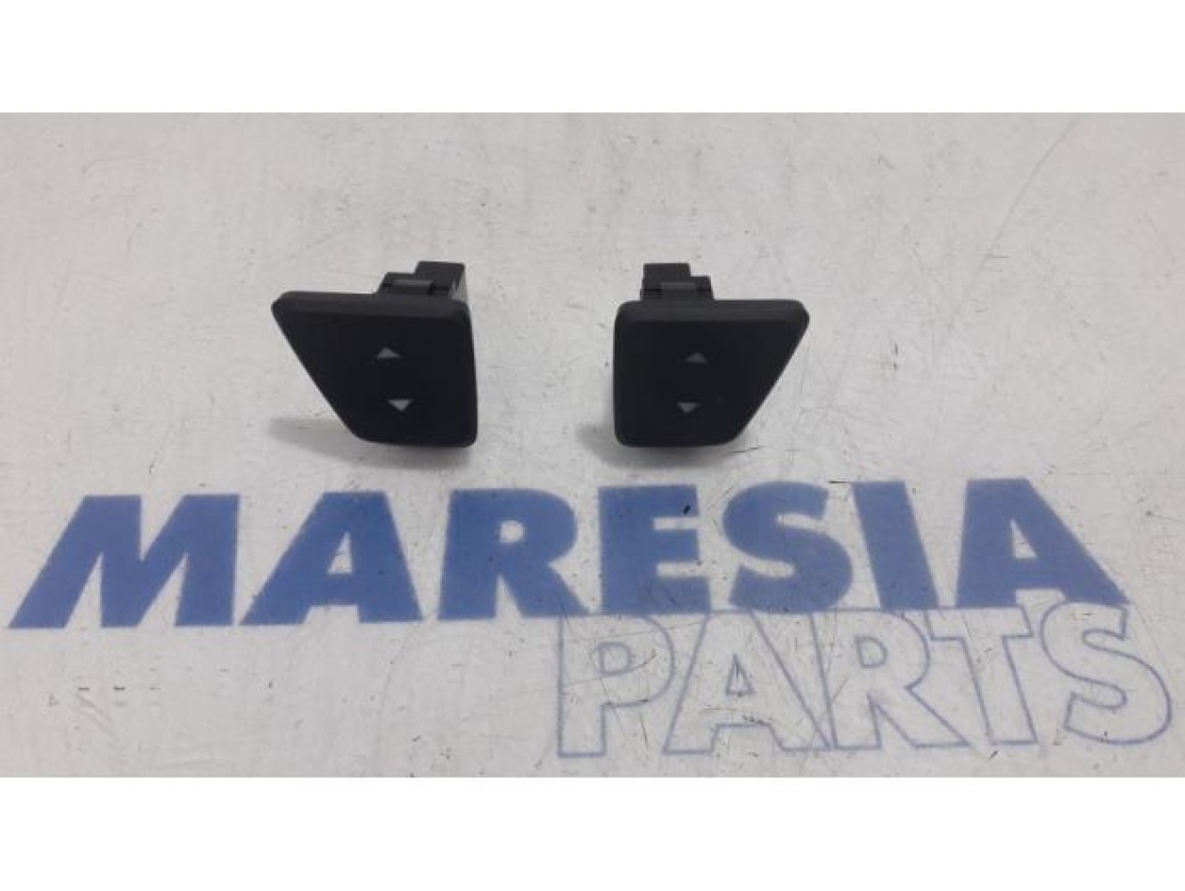 Fiat - 500 - Multi-functional window switch