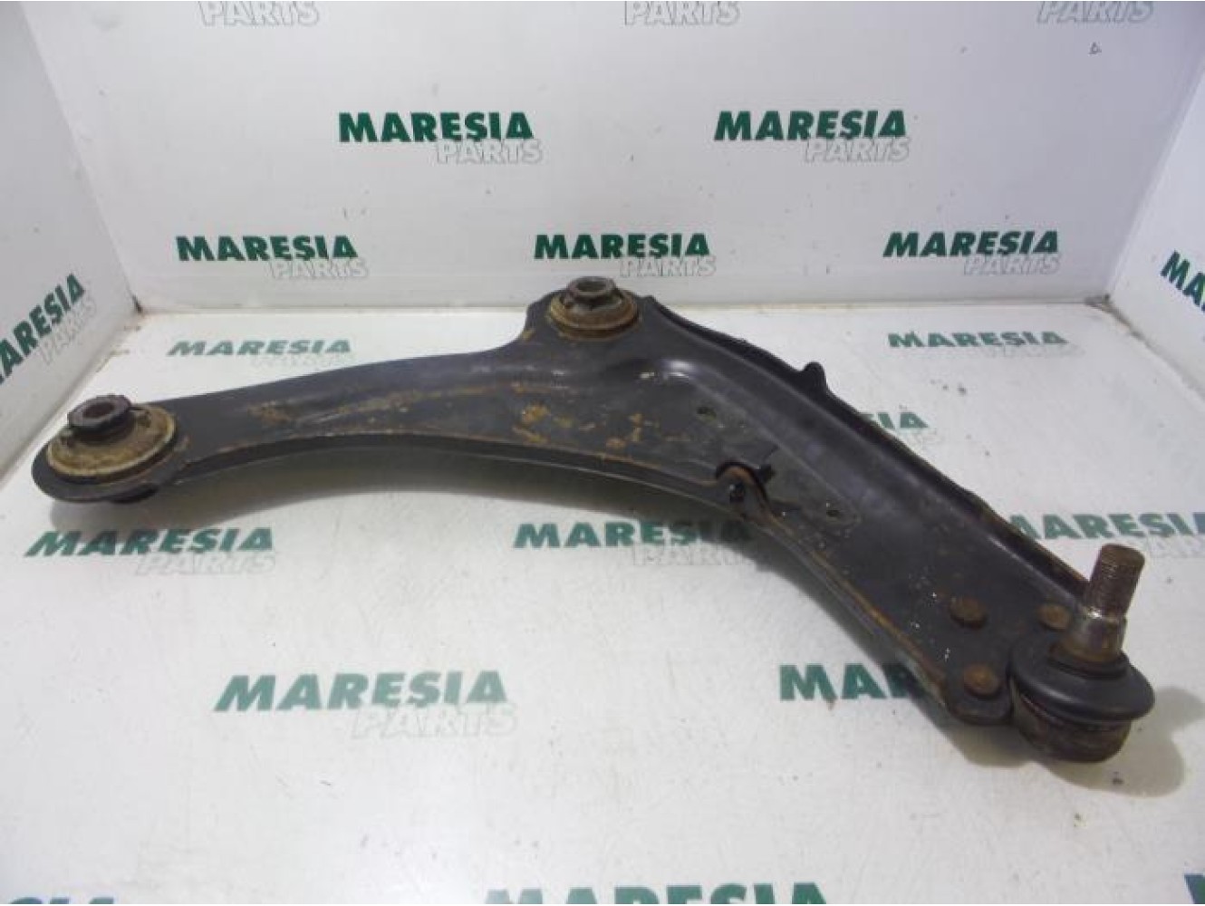 Renault - Laguna - Front lower wishbone, right