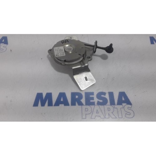 Peugeot - 3008 - Tailgate hinge