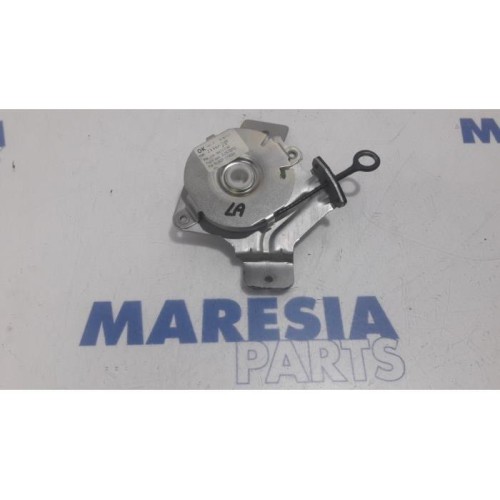 Peugeot - 3008 - Tailgate hinge