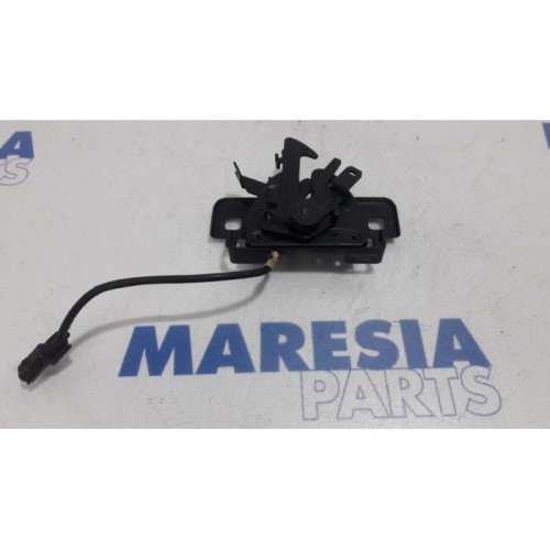 Renault - Espace - Bonnet lock mechanism