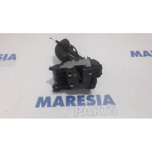 Renault - Megane - Front door lock mechanism 4-door, right