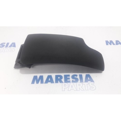 Renault - Megane - Armrest