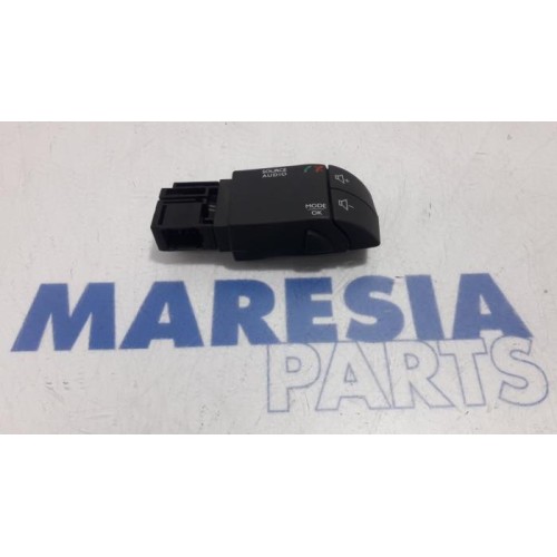Opel - Vivaro - Steering wheel mounted radio control