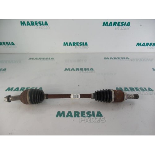 Renault - Clio - Front drive shaft, left