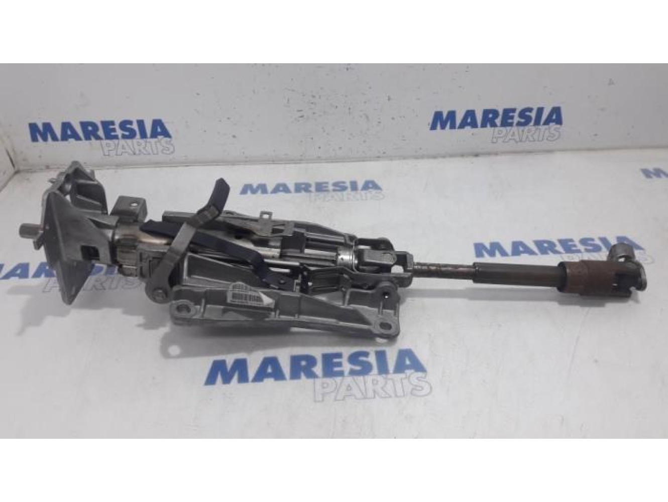 Citroen - C5 - Steering column housing