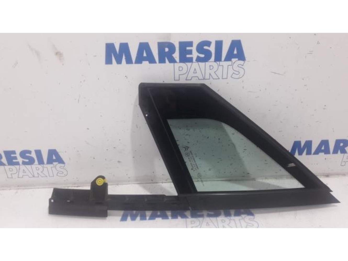 Citroen - C5 - Quarter light, front left