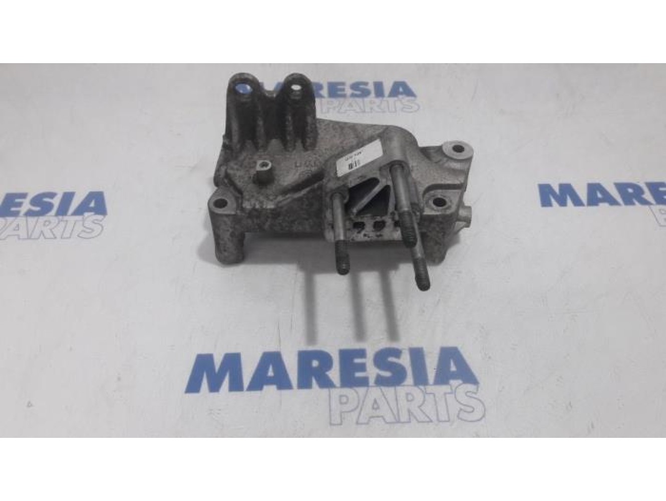 Opel - Combo - Engine mount