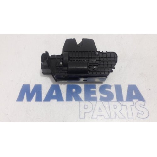 Peugeot - 2008 - Tailgate lock mechanism