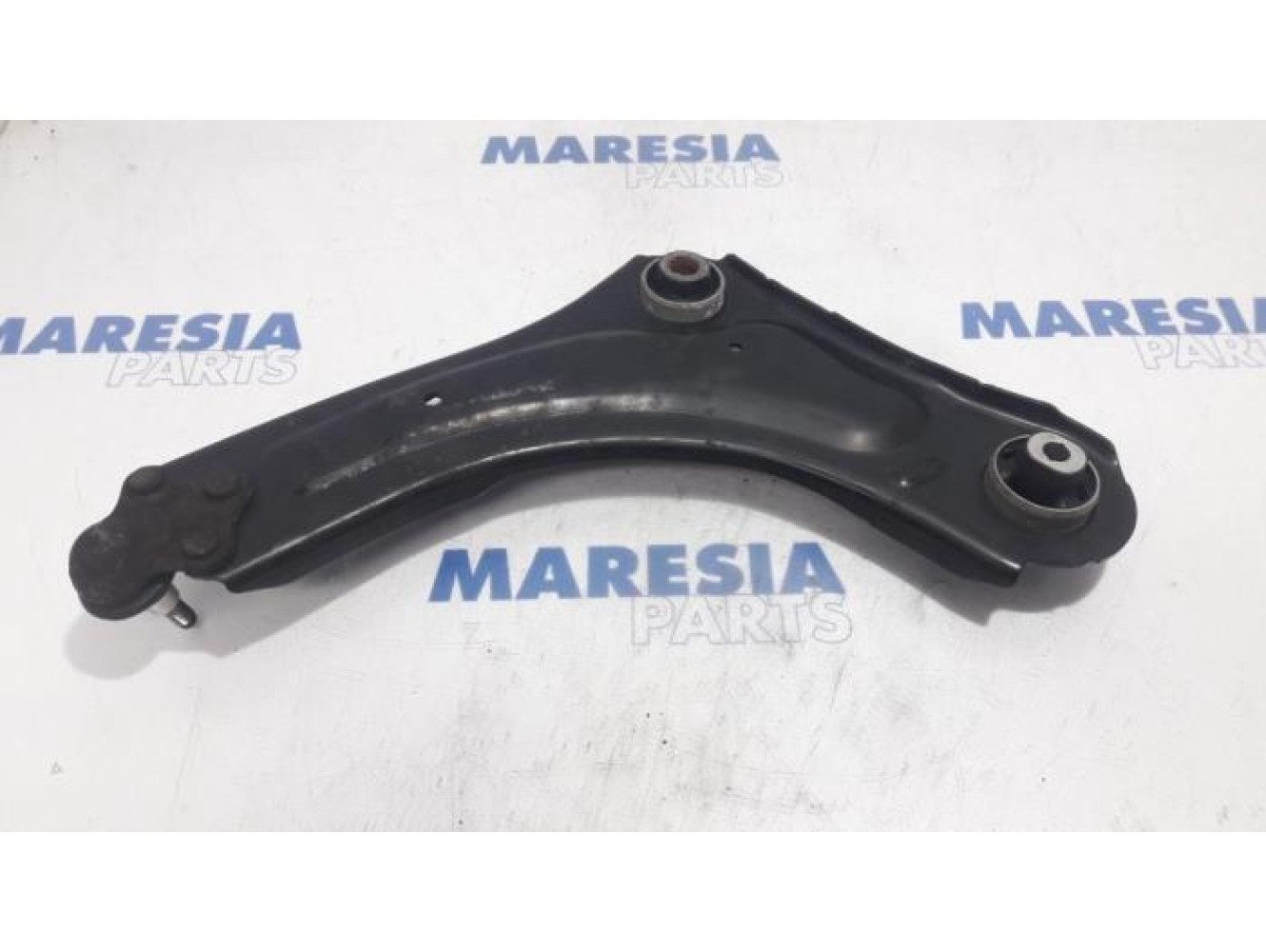 Renault - Megane - Front lower wishbone, right