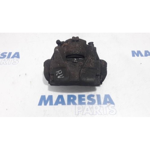 Renault - Megane - Front brake calliper, right