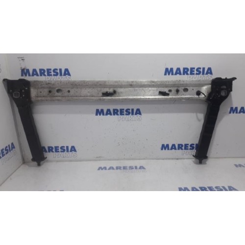 Renault - Megane - Radiator bar