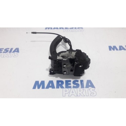 Renault - Megane - Rear door mechanism 4-door, right