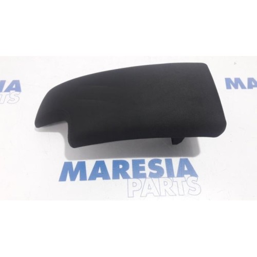 Renault - Megane - Armrest