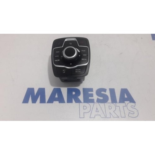 Peugeot - 508 - Panneau de commandes navigation