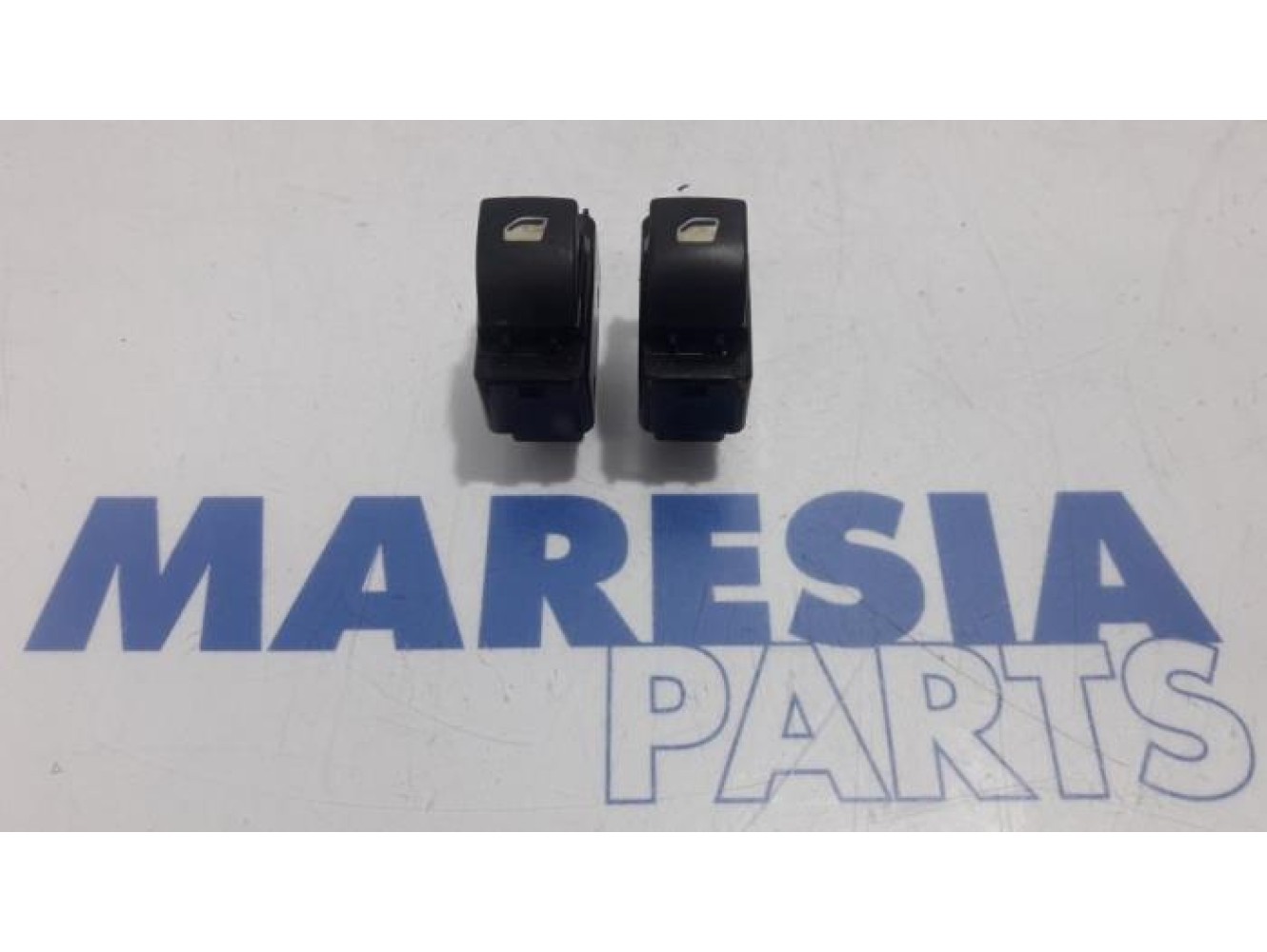 Peugeot - Partner - Multi-functional window switch