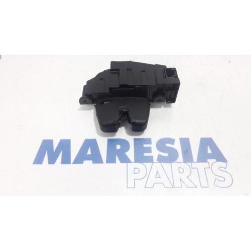 Peugeot - 308 - Tailgate lock mechanism