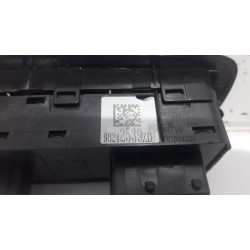 Peugeot - 2008 - Multi-functional window switch